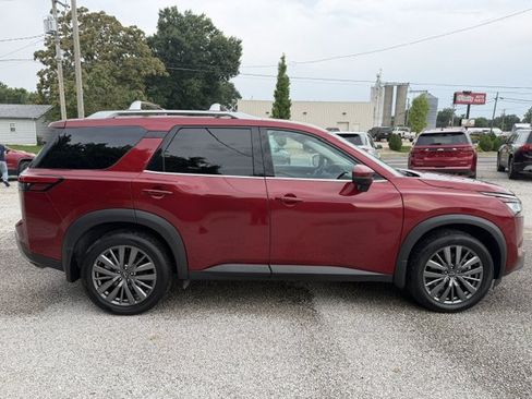 Used 2024 Nissan Pathfinder SL w/ SL Premium Package FWD image 6