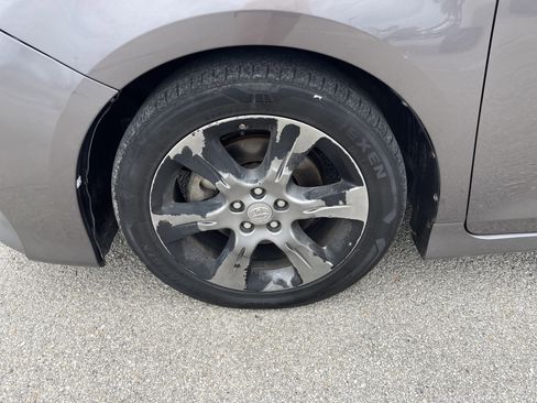 Used 2014 Toyota Sienna SE w/ SE Premium Package w/Entune image 11