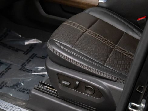 Used 2022 Chevrolet Silverado 1500 High Country w/ Z71 Off-Road Package image 16