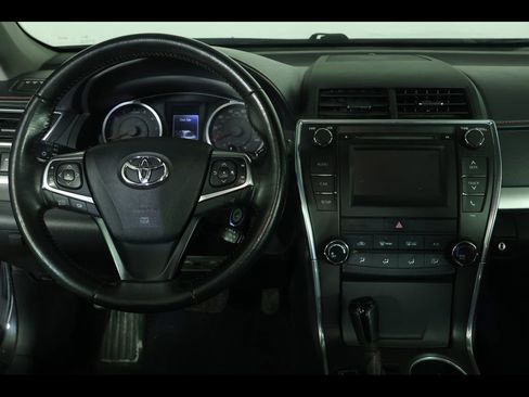 Used 2015 Toyota Camry SE image 3