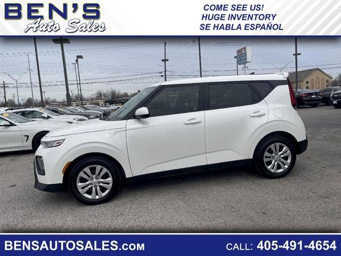 Used 2021 Kia Soul LX image 1
