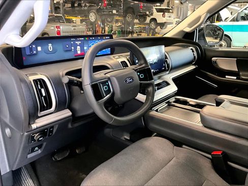 Used 2025 Ford Expedition Max Active image 8