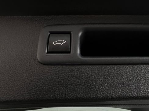 Used 2025 Toyota Highlander XLE image 29