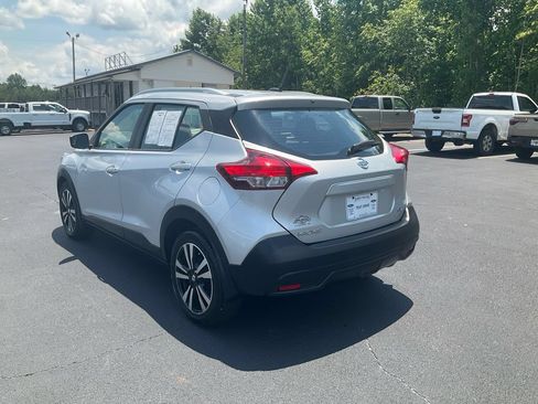Used 2019 Nissan Kicks SV FWD image 7