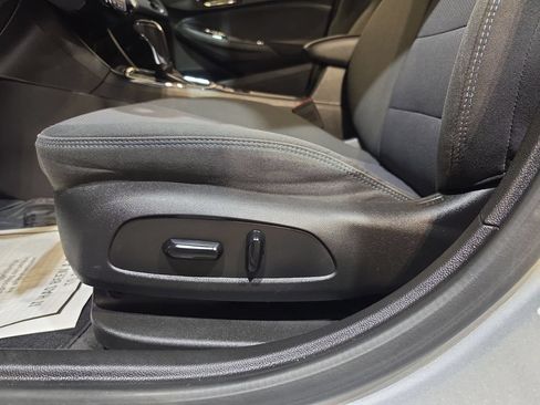Used 2018 Chevrolet Cruze LT w/ Convenience Package FWD image 14