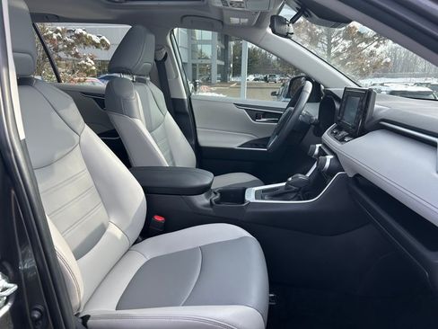 Used 2022 Toyota RAV4 XLE Premium image 26