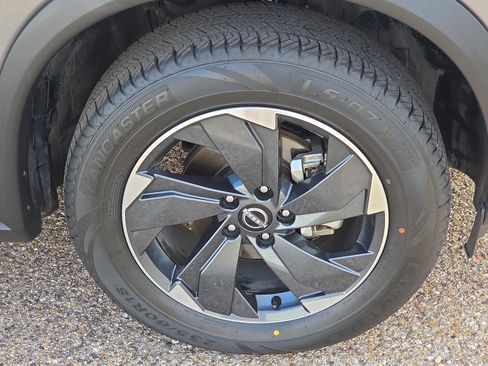 Used 2024 Nissan Rogue SV image 7