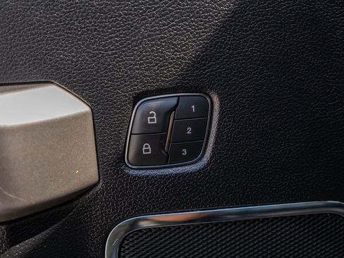 Used 2020 Ford F150 Lariat image 12