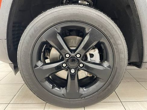 Used 2023 Jeep Grand Cherokee L Laredo AWD/4WD image 7
