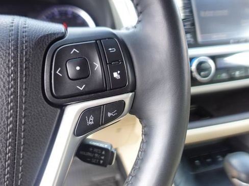 Certified 2019 Toyota Highlander Limited Platinum AWD/4WD image 17