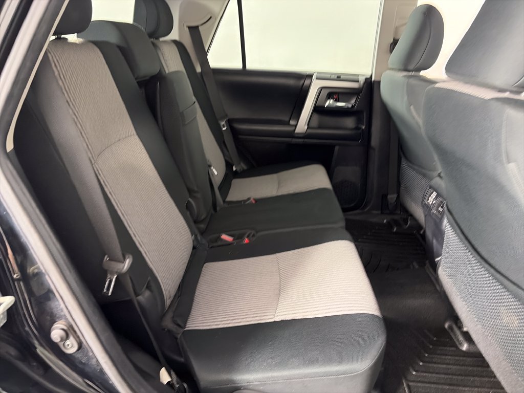 Used 2022 Toyota 4Runner SR5 AWD/4WD image 30
