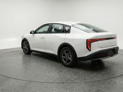 Used 2025 Kia K4 LXS image 6