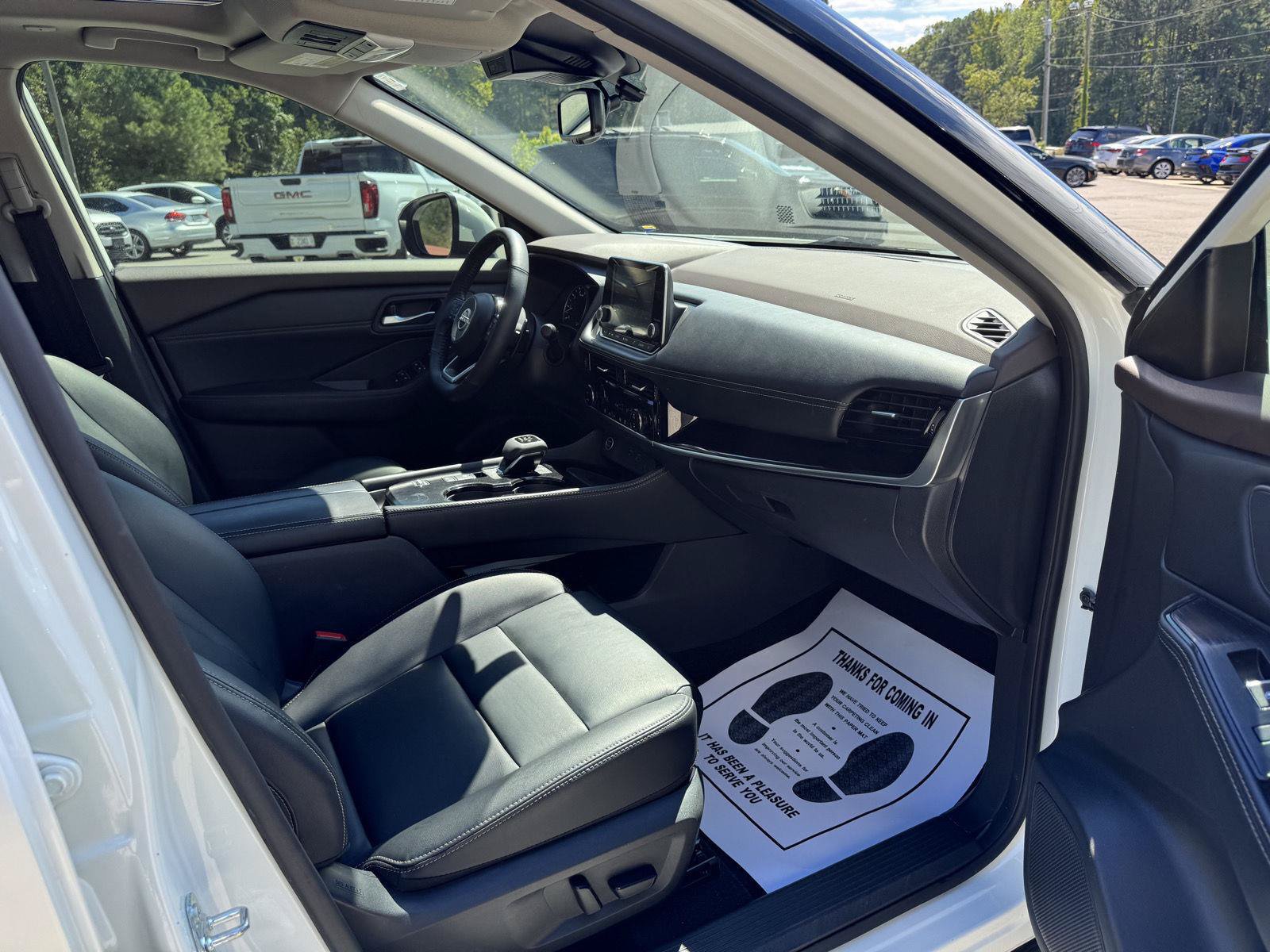 Used 2023 Nissan Rogue SL FWD image 17