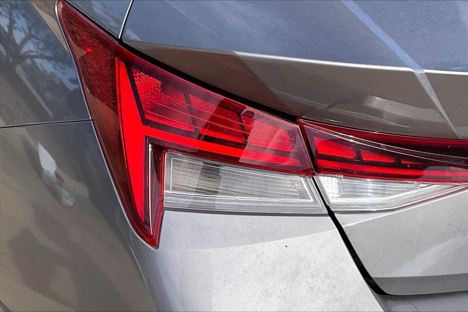 Used 2021 Hyundai Elantra SEL w/ Convenience + Premium Package FWD image 28