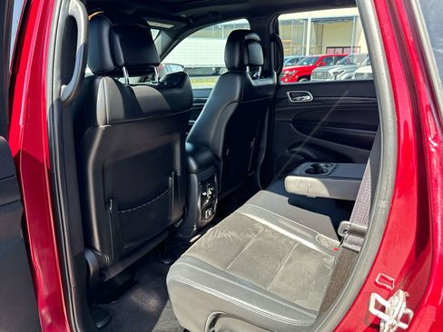 Used 2018 Jeep Grand Cherokee Altitude AWD/4WD image 13