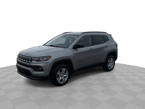 Used 2022 Jeep Compass Latitude image 4