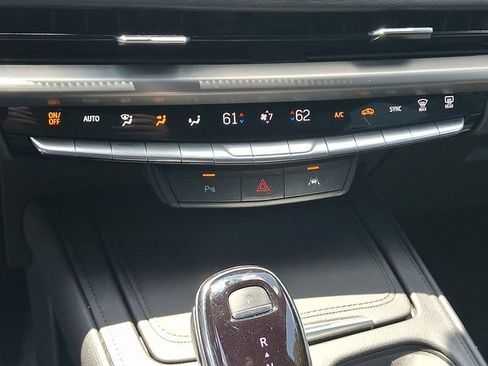 Used 2025 Cadillac XT4 Premium Luxury FWD image 15