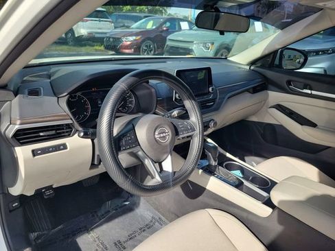 Used 2023 Nissan Altima 2.5 SV FWD image 10