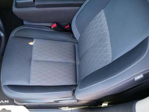 Used 2022 Nissan Titan SV image 9