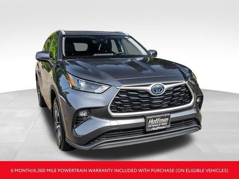 Used 2023 Toyota Highlander XLE AWD/4WD image 2