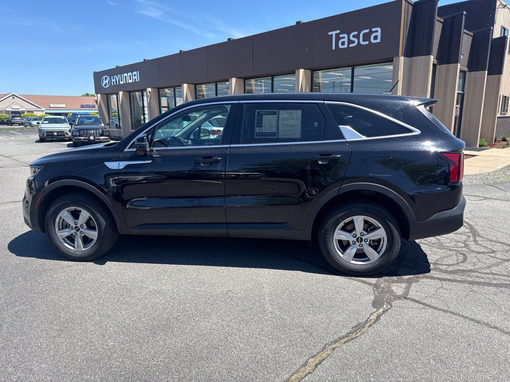 Used 2023 Kia Sorento LX AWD/4WD image 8