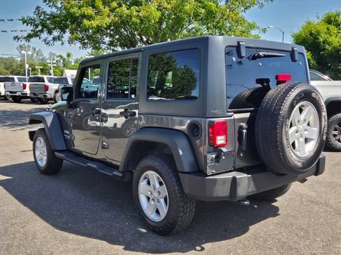 Used 2018 Jeep Wrangler Unlimited Sport AWD/4WD image 7