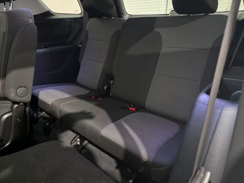 Used 2021 Chevrolet Traverse LT image 21