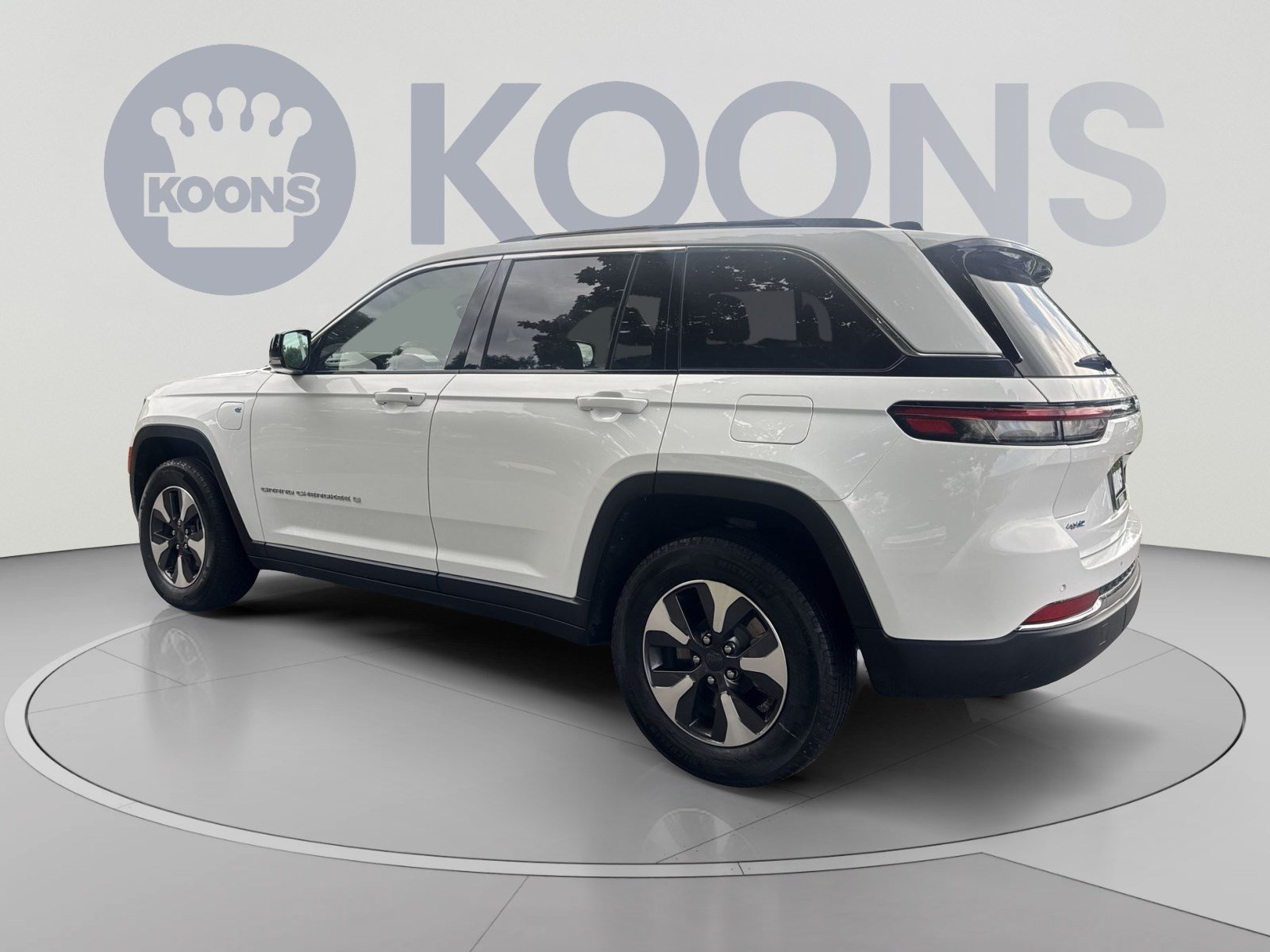 Used 2024 Jeep Grand Cherokee Limited 4xe AWD/4WD image 4