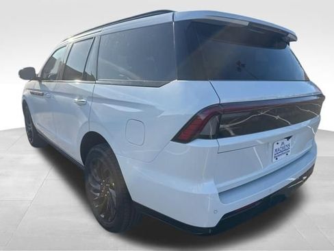 New 2026 Lincoln Navigator Reserve AWD/4WD image 4
