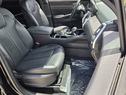 Used 2022 Kia Sorento EX w/ Panoramic Sunroof Package FWD image 17