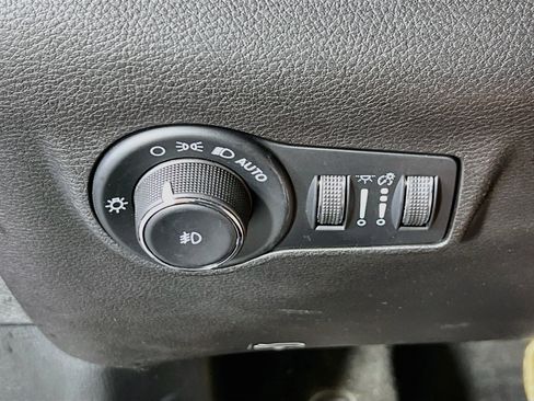 Used 2023 Jeep Compass Latitude w/ Convenience Group AWD/4WD image 10