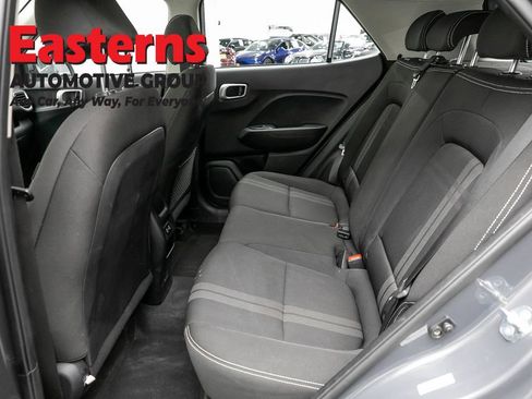 Used 2025 Hyundai Venue SEL FWD image 20