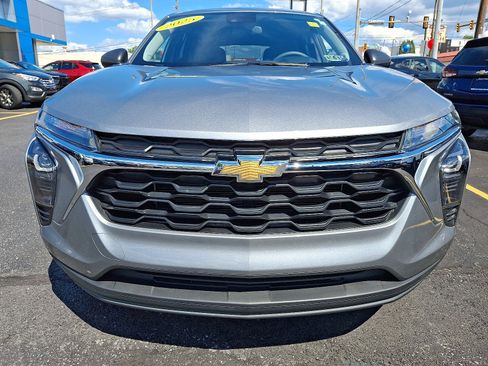 Used 2025 Chevrolet Trax LS image 8