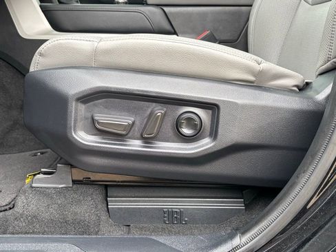 Used 2023 Toyota Tundra Limited image 13