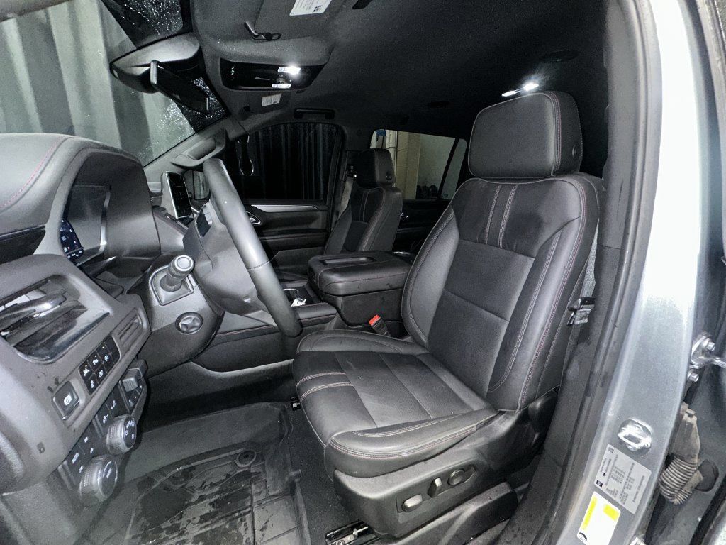 Certified 2024 Chevrolet Suburban RST w/ Luxury Package AWD/4WD image 19