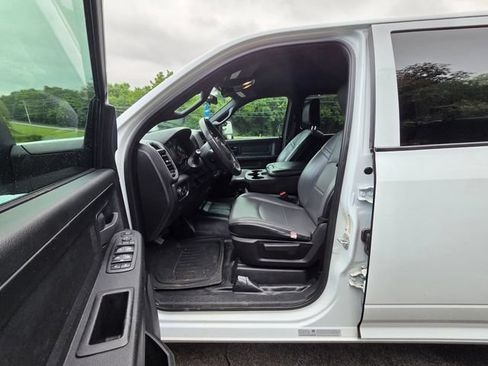 Used 2024 RAM 3500 Tradesman w/ Chrome Appearance Group AWD/4WD image 11