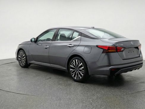 Used 2025 Nissan Altima 2.5 SV image 6