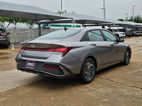 Used 2024 Hyundai Elantra SEL image 5