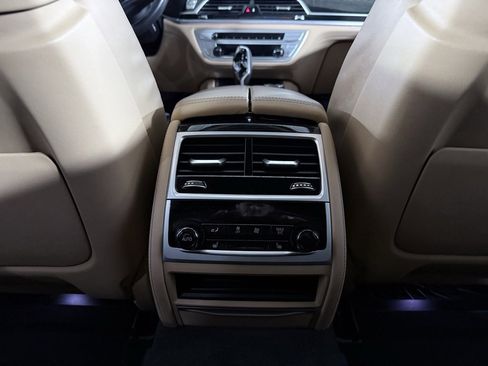 Used 2022 BMW 750i xDrive w/ Executive Package image 44