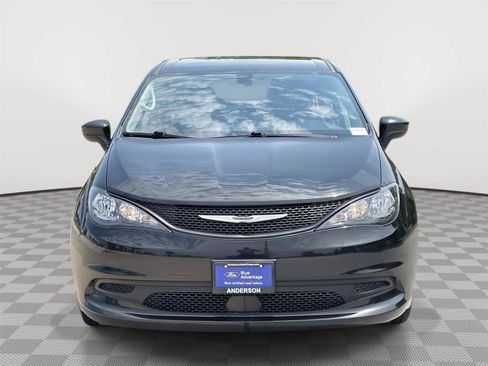 Used 2022 Chrysler Voyager LX FWD image 4