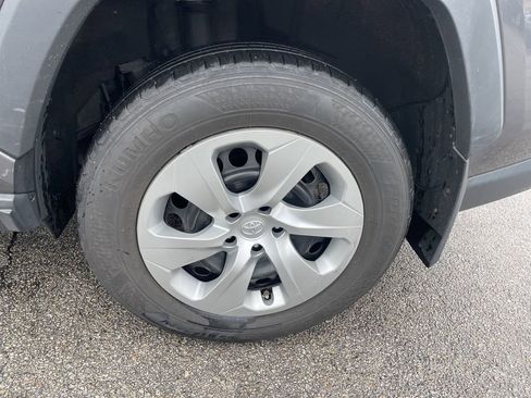 Used 2022 Toyota RAV4 LE AWD/4WD image 10