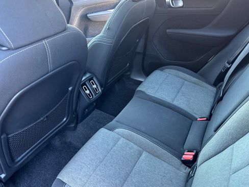 Certified 2025 Volvo XC40 B5 Core AWD/4WD image 5