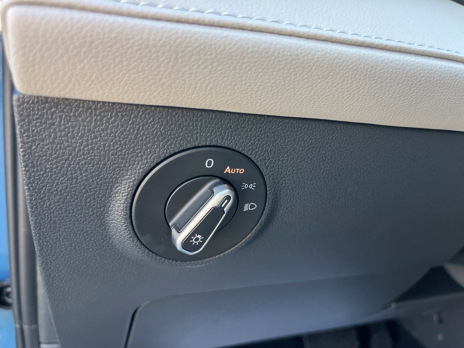 Certified 2025 Volkswagen Taos S FWD image 13