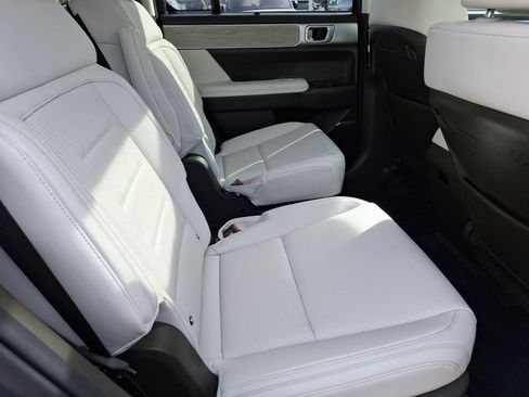 Used 2025 Hyundai Santa Fe Calligraphy image 32