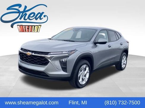 Certified 2024 Chevrolet Trax LS w/ LS Convenience Package image 1