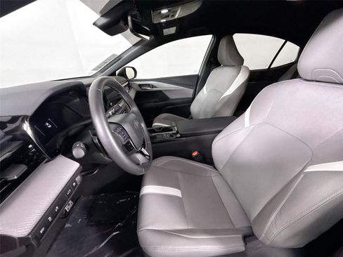 Certified 2025 Toyota Camry SE w/ Convenience Package image 3