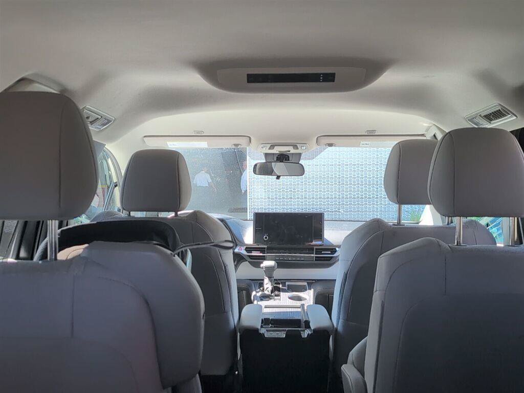 Used 2025 Toyota Sienna LE AWD/4WD image 12