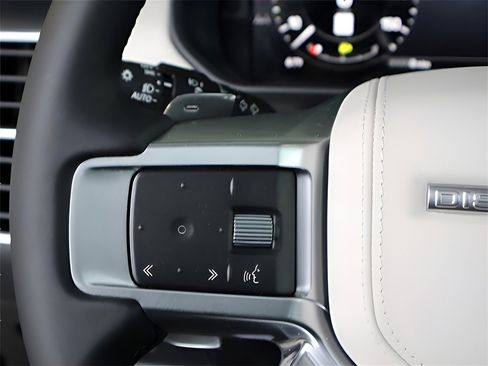 New 2025 Land Rover Discovery Metropolitan Edition image 68