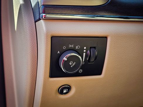 Used 2017 Jeep Grand Cherokee Limited image 15