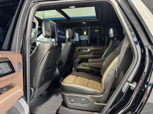 Used 2025 GMC Yukon Denali Ultimate AWD/4WD image 10
